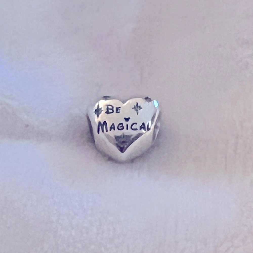 Pandora Disney Be Magical Charm